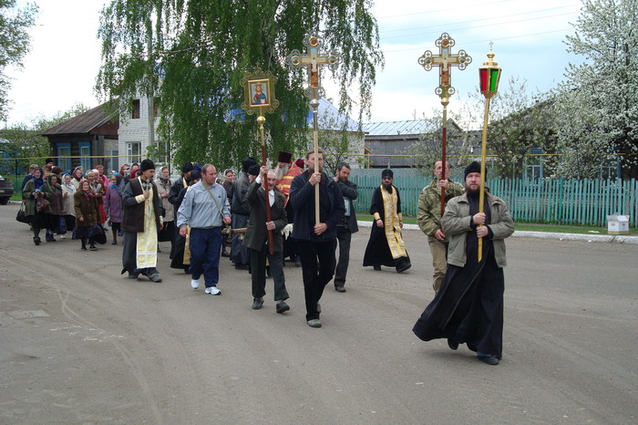 17:38 Сегодня в Шемуршинском районе состоялось шествие Крестного хода